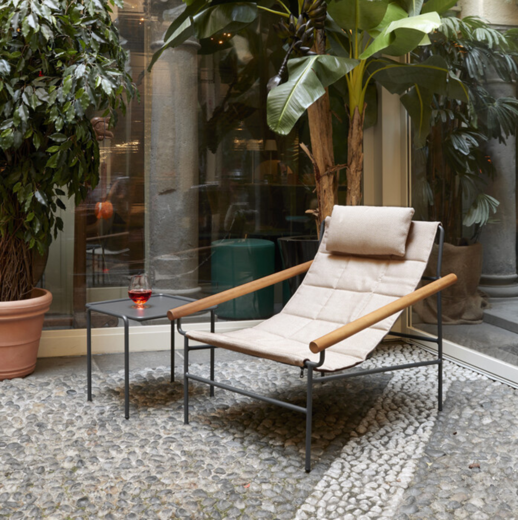 Sillón Dress_Code exterior acero e iroko SCAB